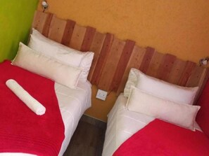 Meja kerja, Wi-Fi gratis, dan seprai linen