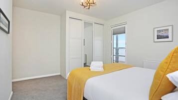 3 bedrooms, desk, iron/ironing board, free WiFi