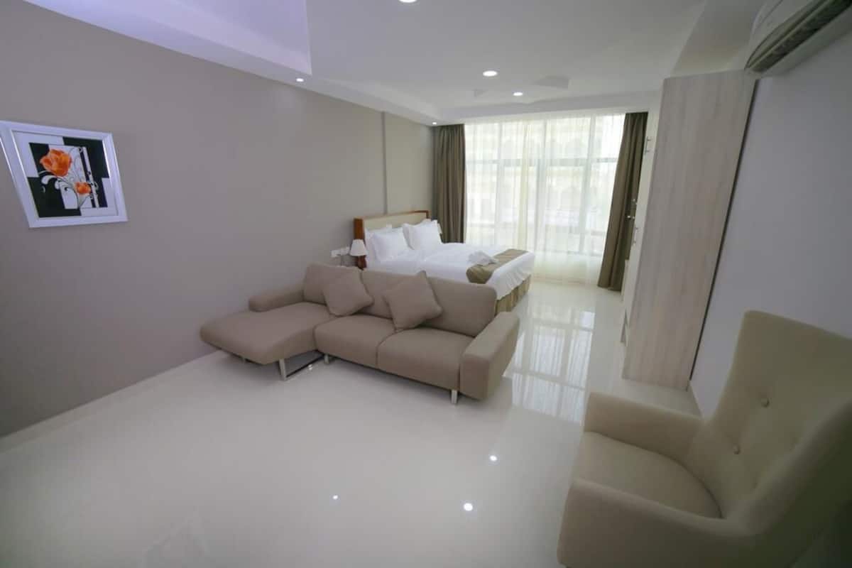 Studio Deluks | Area keluarga | TV LED