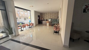 Desayuno continental todos los días (con cargo) 