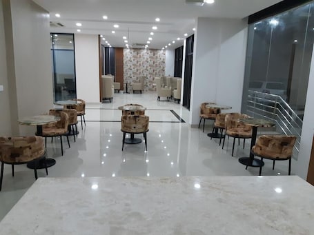 Breakfast, lunch and dinner served