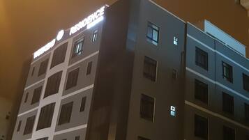 Façade de l’hébergement - soirée/nuit