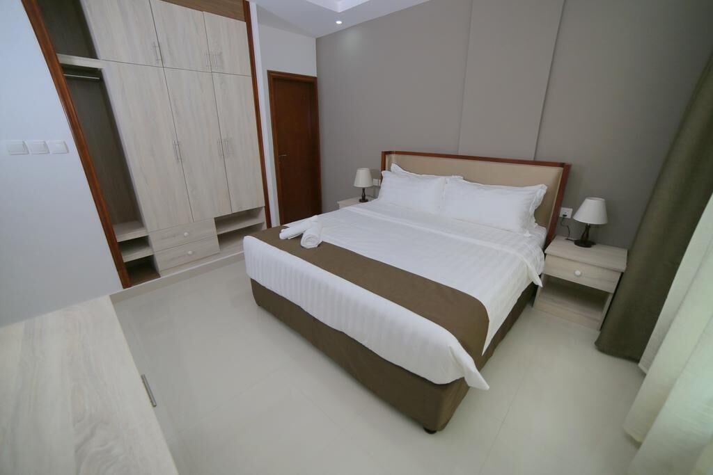 2 bedrooms, hypo-allergenic bedding, minibar, in-room safe