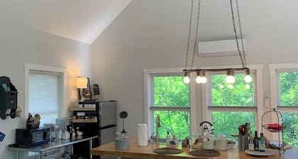 Mukava ja tilava kaksikerroksinen koti ylös puiden päälle