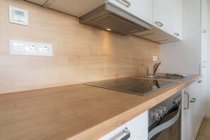 Kühlschrank, Mikrowelle, Ofen, Geschirrspüler