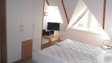 2 Schlafzimmer, Reisekinderbett, WLAN, BettwÀsche