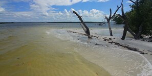 Beach - Entire 2 Bedroom Fishing Trailer on  island, use of Boat Dock , marina, and WIFI (Chokoloskee)