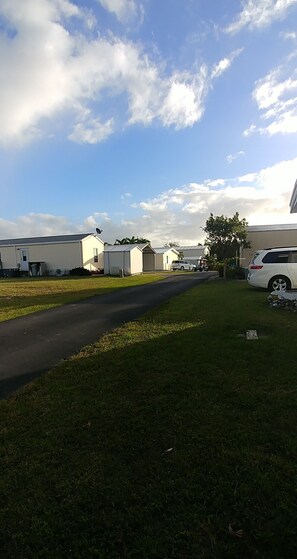 Property grounds - Entire 2 Bedroom Fishing Trailer on  island, use of Boat Dock , marina, and WIFI (Chokoloskee)
