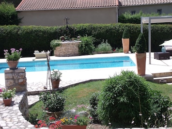 la piscine et sa plage