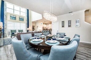 Villa, 5 Bedrooms | Dining