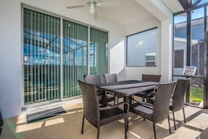 Villa, 5 Bedrooms | Outdoor dining