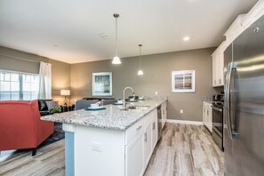 Townhome, 4 Bedrooms | Private kitchen