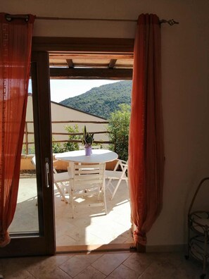 Comfort-Apartment, 2 Schlafzimmer | Wohnbereich | Fernseher