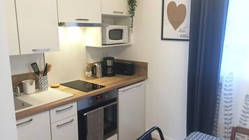 Microwave, oven, stovetop, coffee/tea maker