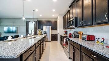 Villa, meerdere slaapkamers | Privékeuken | Een magnetron, een vaatwasser