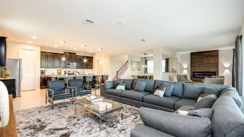 Villa, meerdere slaapkamers | Woonruimte | Televisie