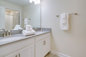 Townhome, 4 Bedrooms | Bathroom | Towels