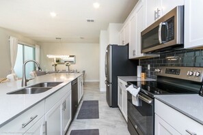 Townhome, 4 Bedrooms | Private kitchen