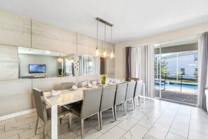 Villa, varias habitaciones | Restaurantes