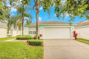 Exterior - Southern Dunes Gated With Private Pool! 4 Bedroom Home by RedAwning (Haines City)