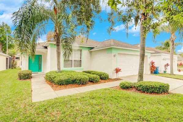 Exterior - Southern Dunes Gated With Private Pool! 4 Bedroom Home by RedAwning (Haines City)