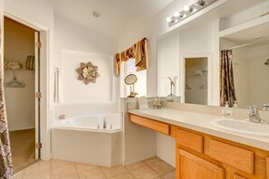 House, 4 Bedrooms | Bathroom | Towels - Private Pool In Gated Resort! 4 Bedroom Home by RedAwning (Haines City)