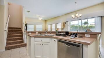 Townhome, 4 Bedrooms | Private kitchen