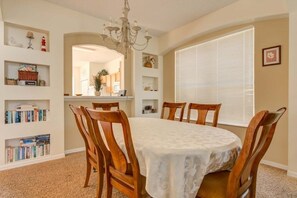 House, 6 Bedrooms | Private kitchen