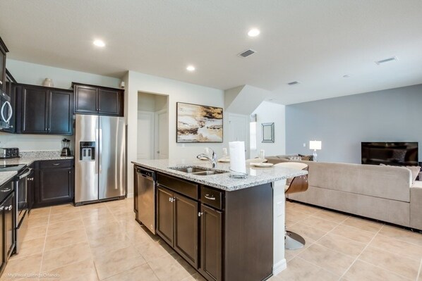 Villa, 5 Bedrooms | Private kitchen | Fridge, oven, coffee/tea maker