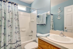 Casa, 3 habitaciones | Baño | Secador de pelo y toallas