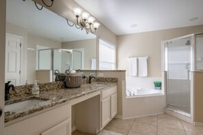 Casa, 4 habitaciones | Baño | Secadora de cabello y toallas 