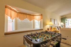 Games room - Private Pool In Golf Resort! 4 Bedroom Home by RedAwning (Haines City)