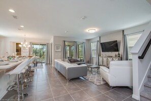 Villa, 6 Bedrooms | Living room | 55-inch Smart TV with cable channels