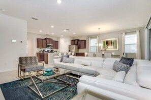 Living room - South Facing Pool/spa, Game Room Is Loaded! 6 Bedroom Villa by Redawning (Davenport)