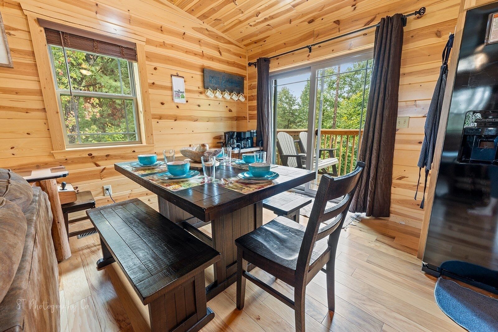 Cabin, 2 Bedrooms | Dining