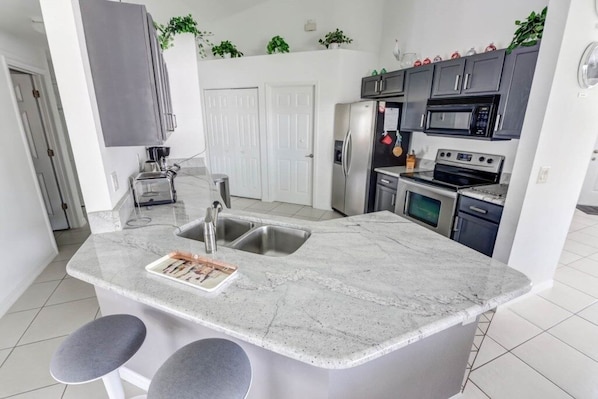 Maison, 4 chambres | Cuisine privée | Micro-ondes, lave-vaisselle