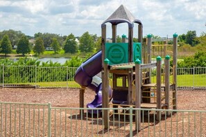 Ferienhaus, 4 Schlafzimmer | Außen-Kinderspielplatz