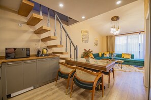 Suíte presidencial | Cozinha americana privada | Geladeira, micro-ondas, cooktop, cafeteira/chaleira