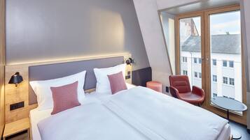 Hypo-allergenic bedding, in-room safe, desk, laptop workspace