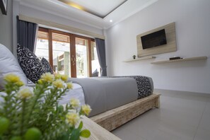 In-room safe, desk, blackout curtains, iron/ironing board - D Sarian Seminyak (Seminyak)