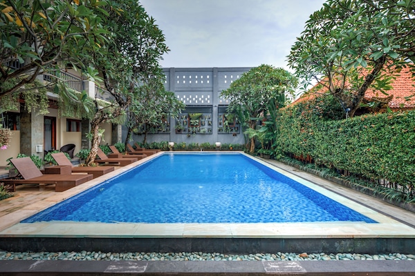 Outdoor pool, sun loungers