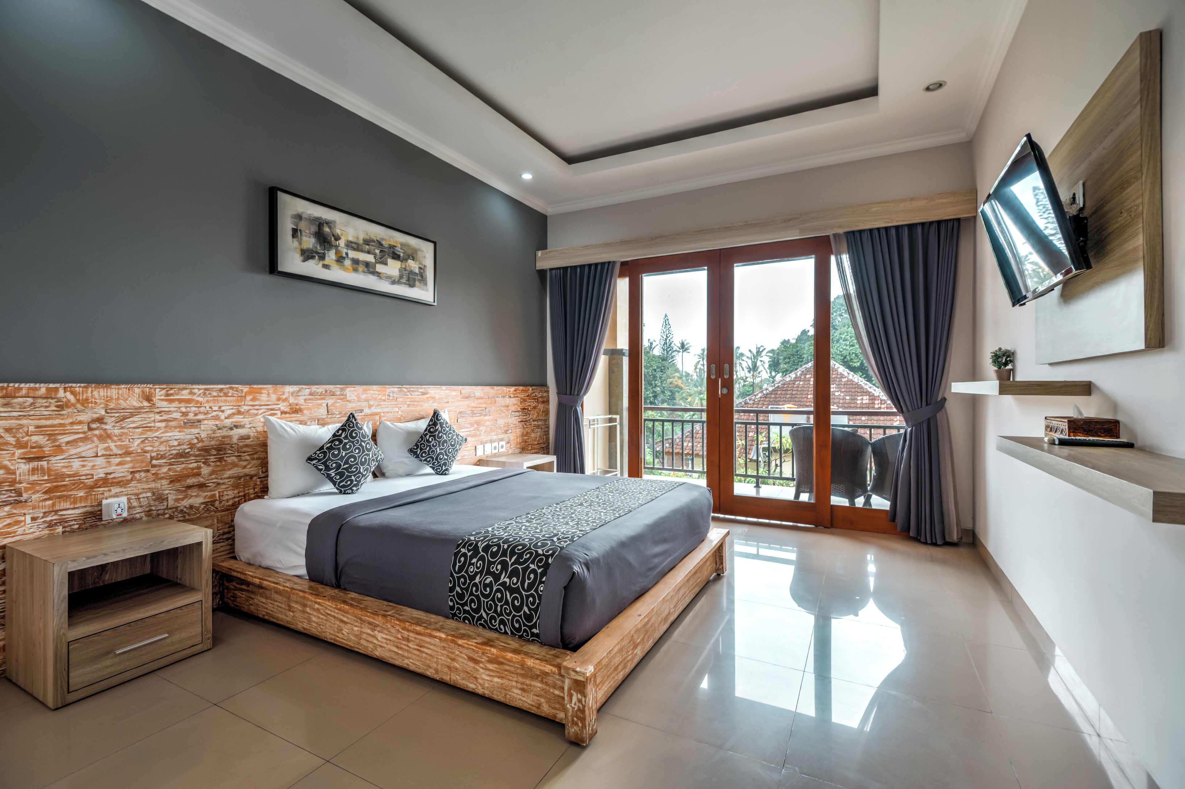 标准房, 1 张大床 | 客房内保险箱、办公桌、遮光窗帘、熨斗/熨板