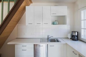 Standard Chalet, 1 Bedroom, Mountain View | Dapur peribadi | Peti sejuk, dapur, mesin basuh pinggan mangkuk 