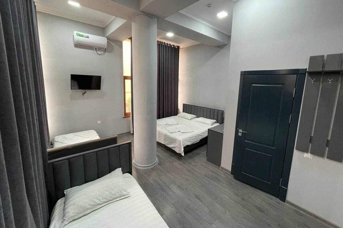Suite Keluarga, Beberapa Tempat Tidur, Bebas Asap Rokok, pemandangan halaman | Setrika/meja setrika, Wi-Fi gratis, dan seprai linen