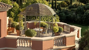 1 bedroom, hypo-allergenic bedding, minibar, in-room safe