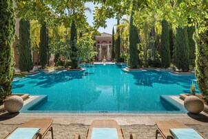 Outdoor pool, pool umbrellas, sun loungers