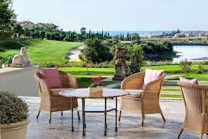 Lunch and dinner served, Italian cuisine