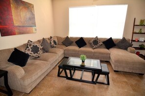 Villa, 4 Bedrooms | Living area