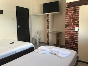 Basic Triple Room, Sea View | Free WiFi - Barra Mar Pousada e Restaurante (Salvador)