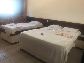 Basic Triple Room, Sea View | Free WiFi - Barra Mar Pousada e Restaurante (Salvador)